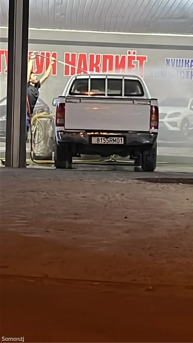 Toyota Hilux 2008 · 2.0 MT
