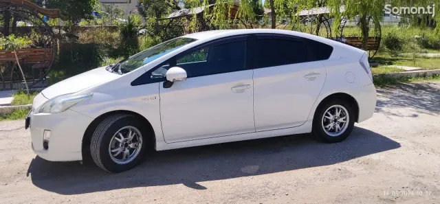 Toyota Prius 2010 · 1.8 AT