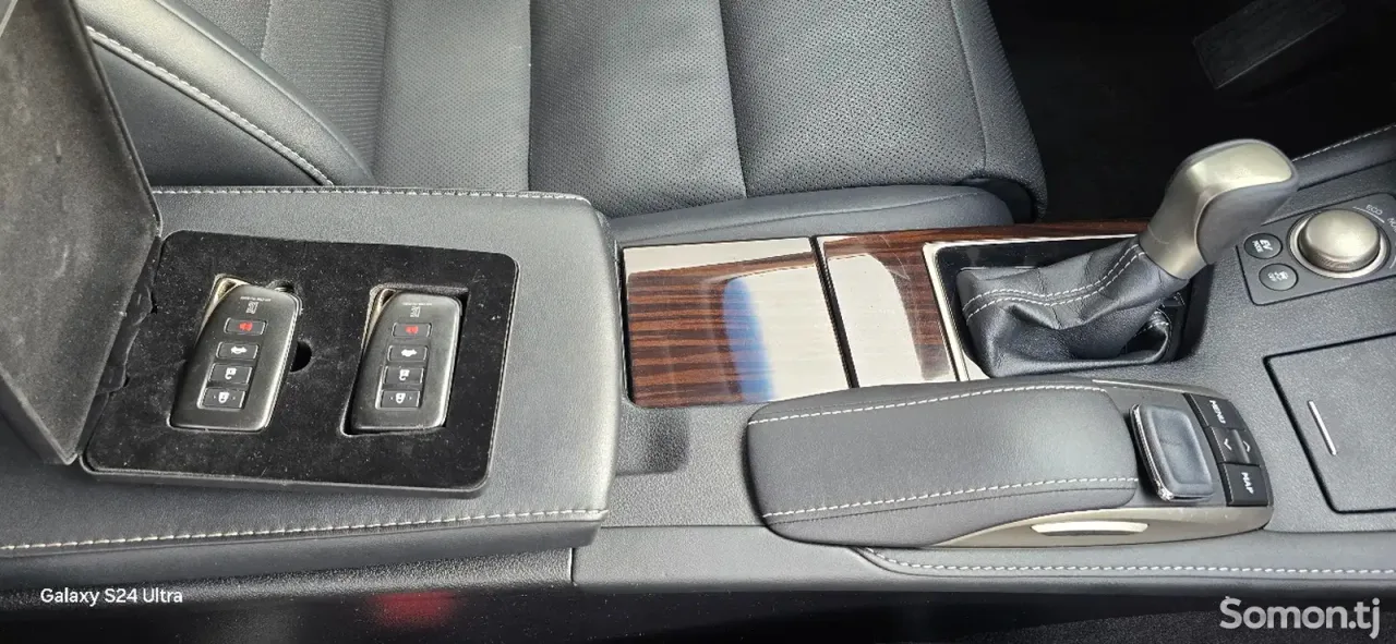 Lexus ES series 2016 · 2.5 AT