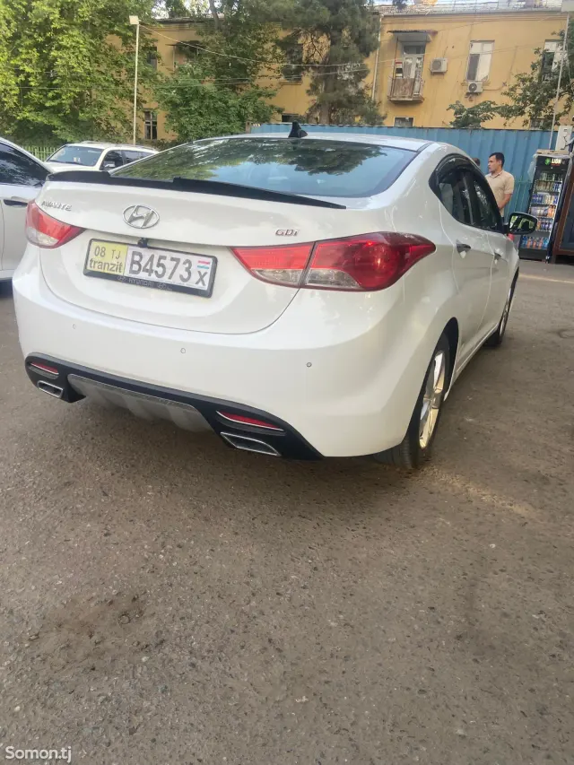 Hyundai Avante 2011 · 1.6 AT