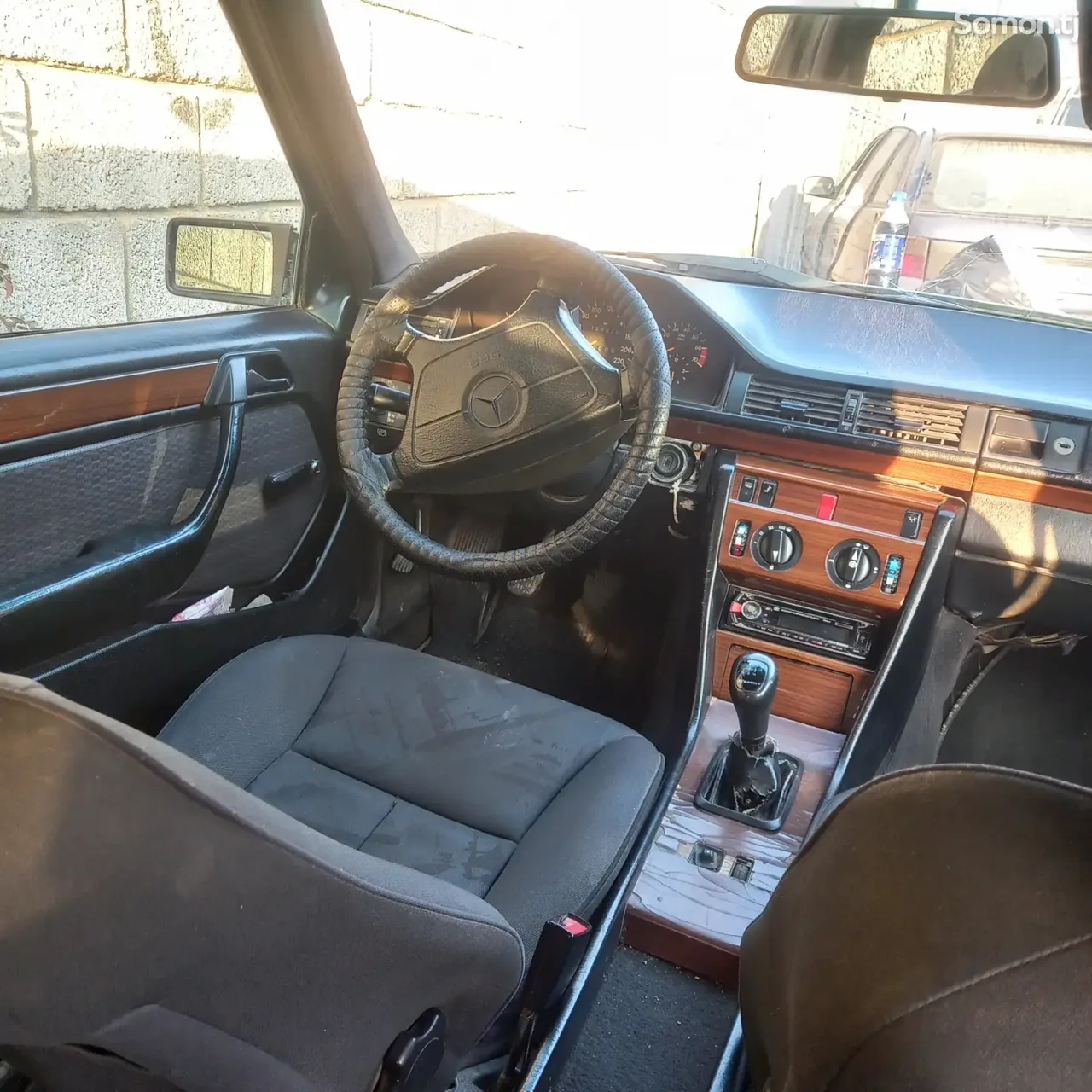 Mercedes-Benz W124 1991 · 2.0 MT