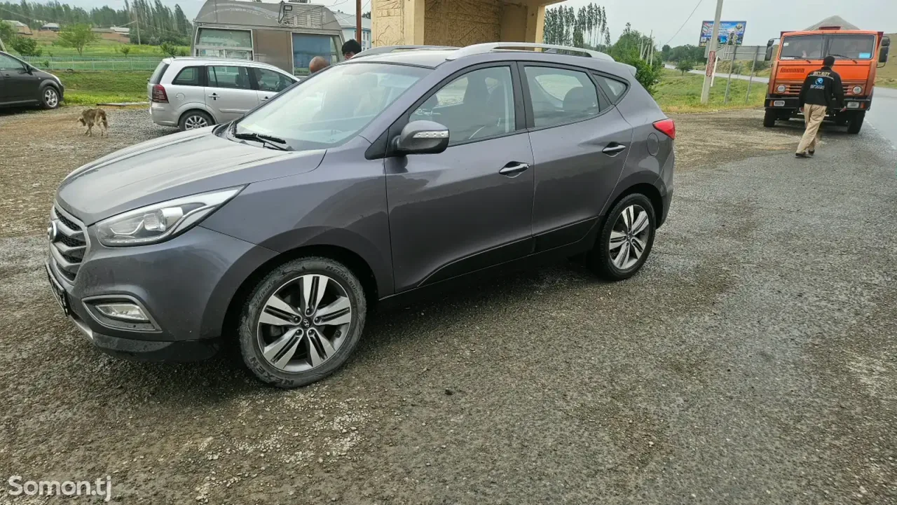 Hyundai Tucson 2015 · 2.0 AT