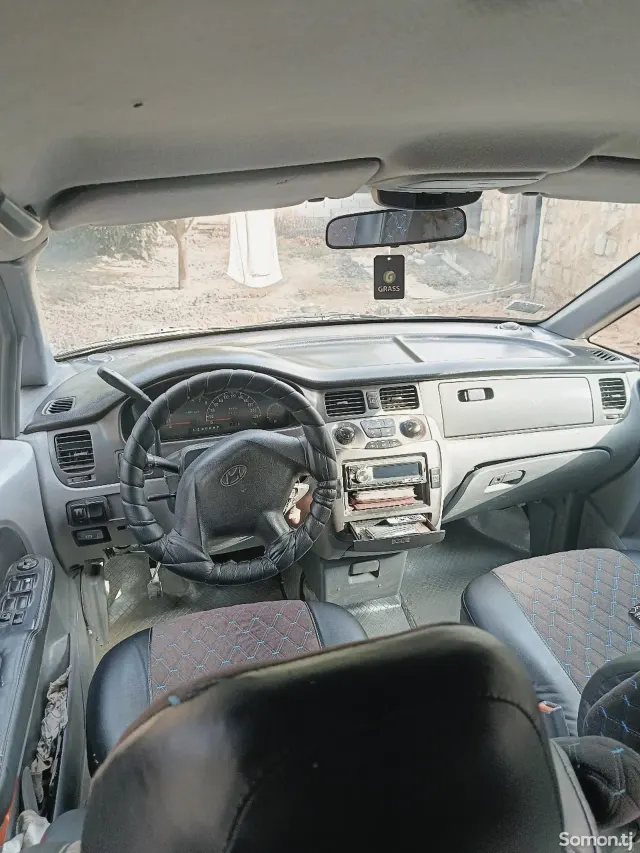 Hyundai Trajet 2002 · 2.0 AT