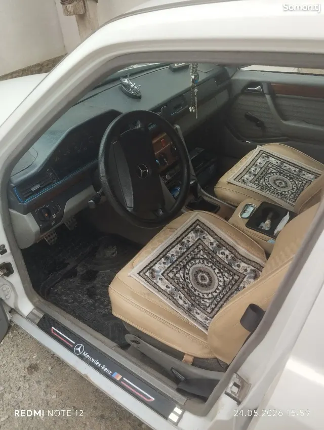 Mercedes-Benz W124 1991 · 2.5 MT