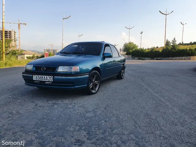 Opel Vectra A 1993 · 1.6 MT