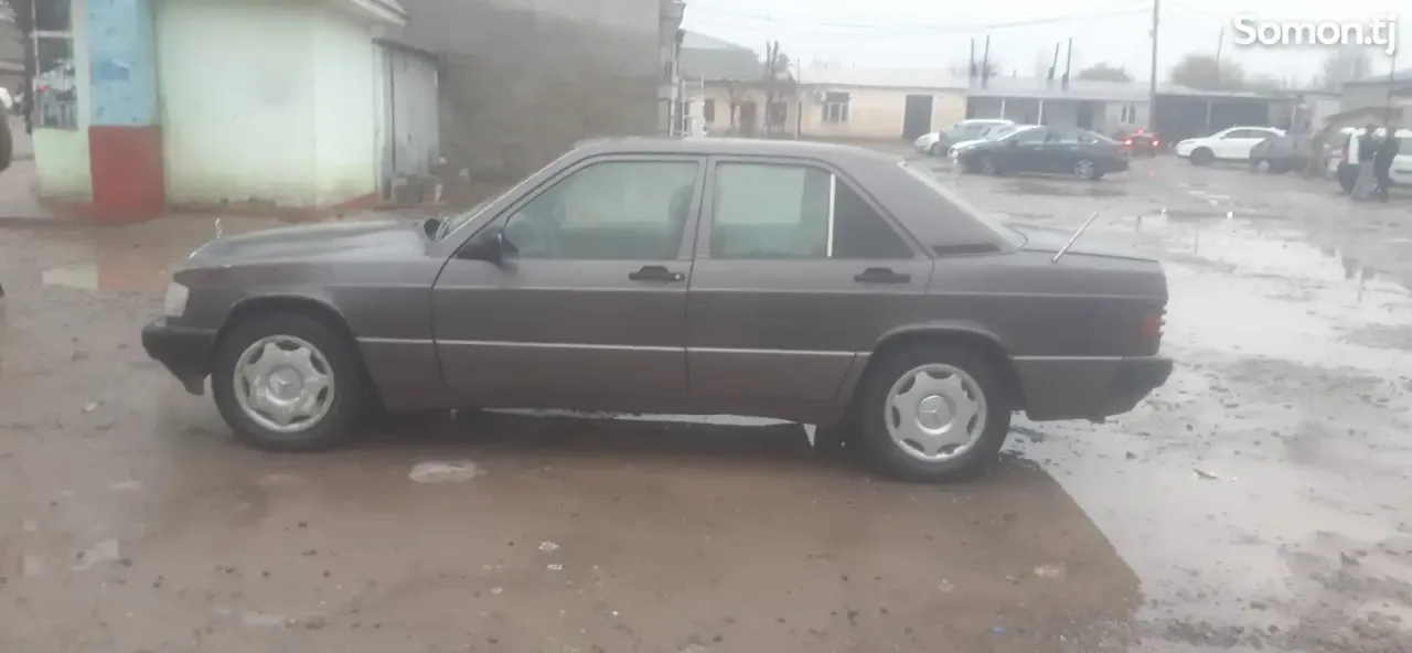 Mercedes-Benz W124 1991 · 1.8 MT