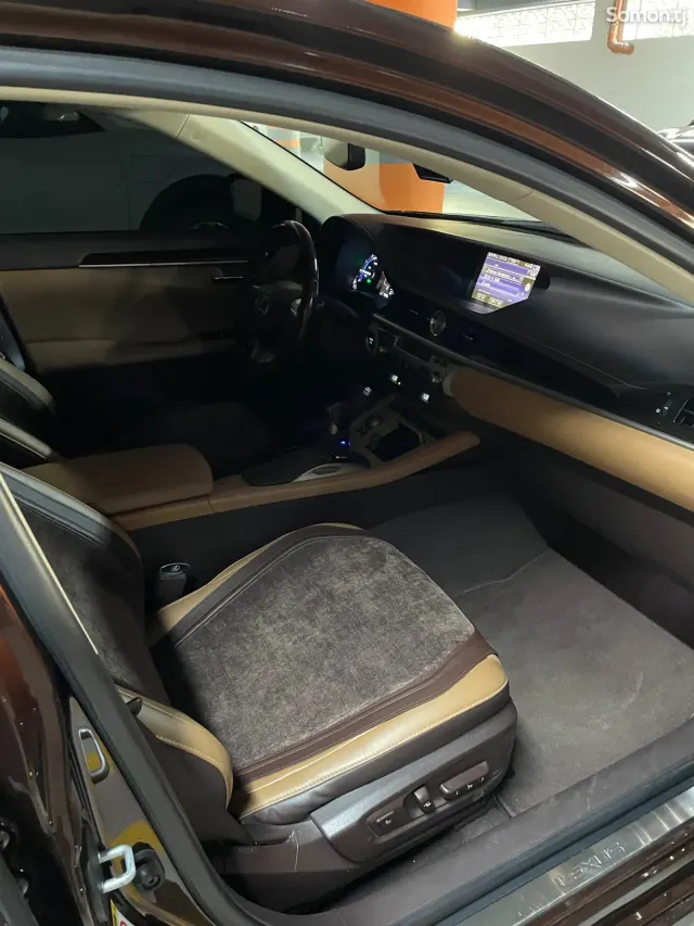 Lexus ES series 2016 · 2.5 AT