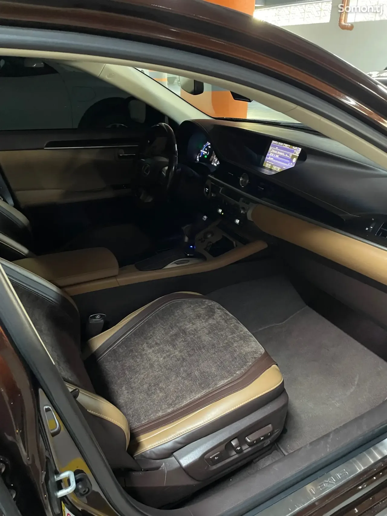 Lexus ES series 2016 · 2.5 AT