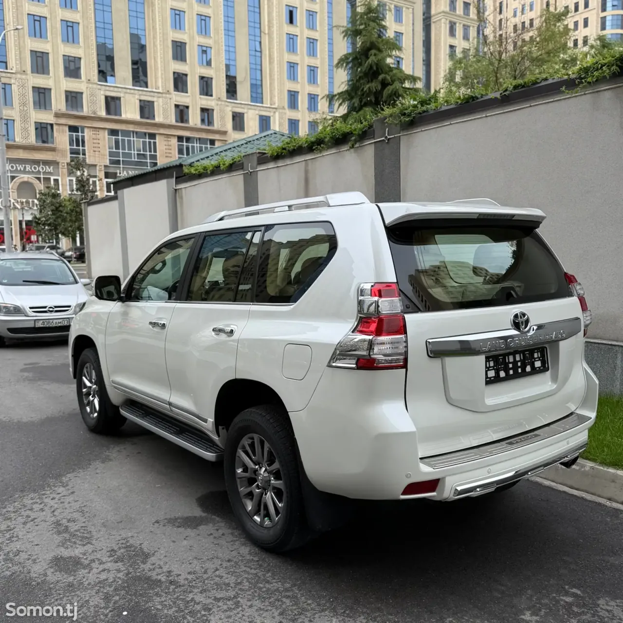 Toyota Land Cruiser Prado 2015 · 4.0 AT