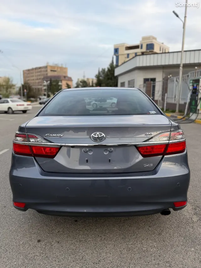 Toyota Camry 2015 · 2.0 AT