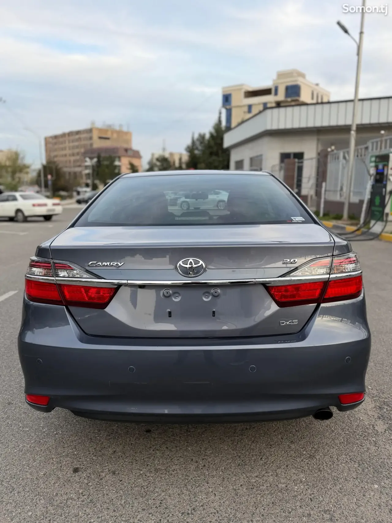 Toyota Camry 2015 · 2.0 AT