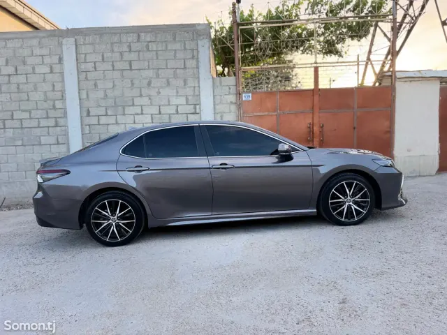 Toyota Camry 2021 · 2.5 AT