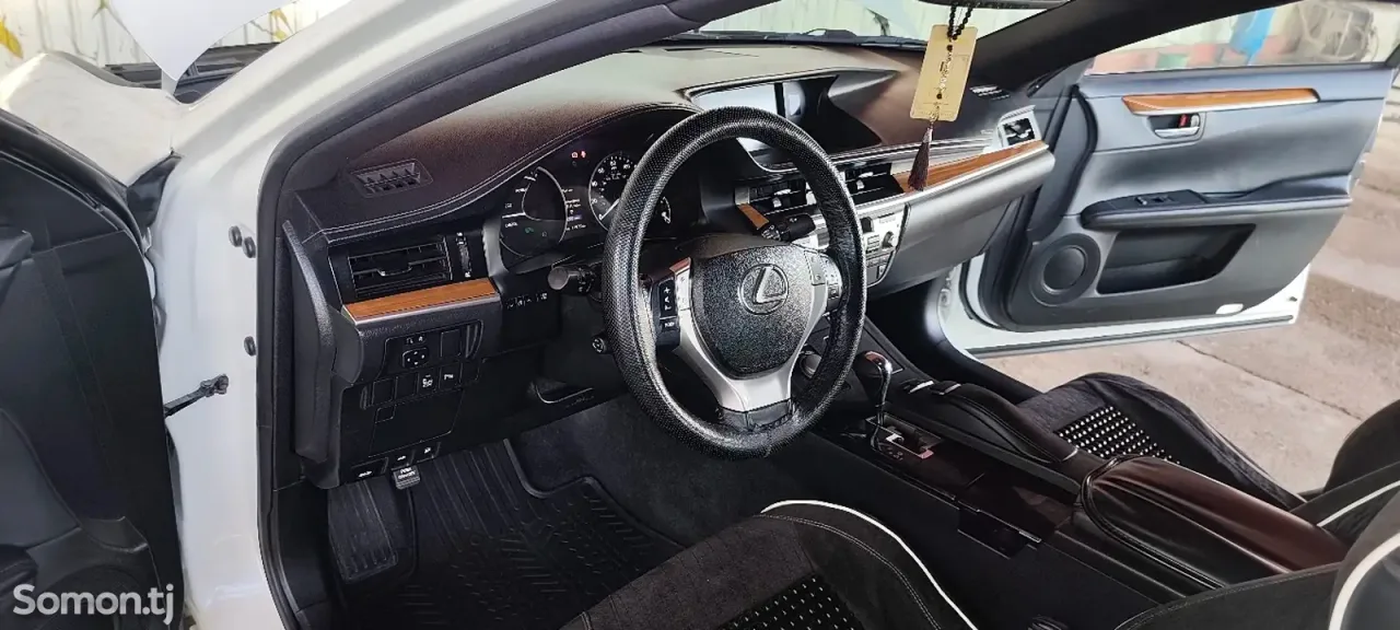 Lexus ES series 2014 · 3.0 AT