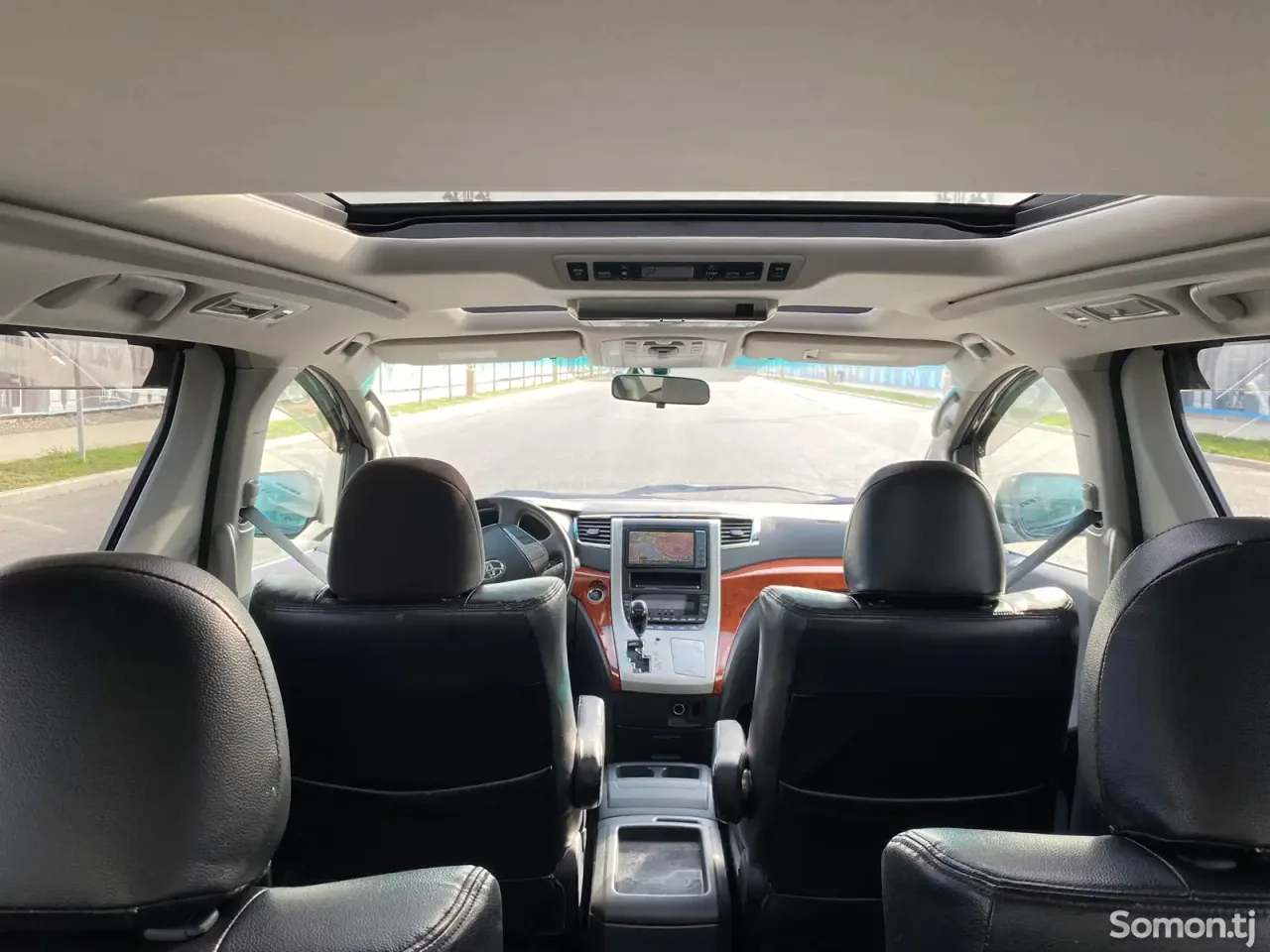 Toyota Vellfire 2011 · 2.4 CVT