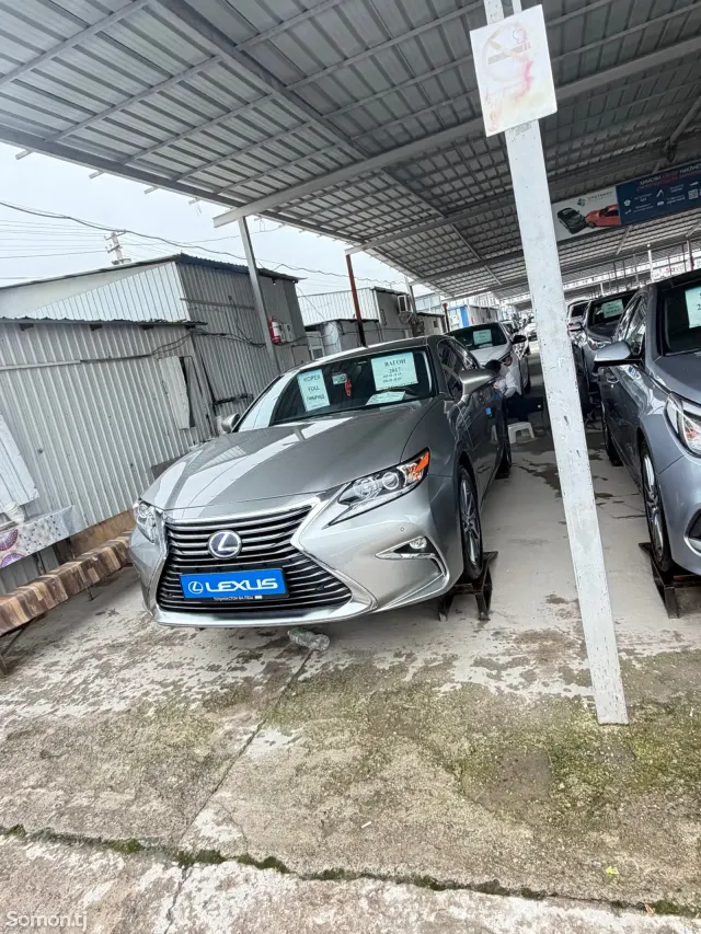 Lexus ES series 2017 · 2.5 AT