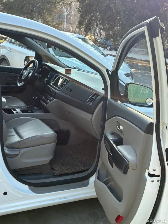 Kia Carnival 2016 · 2.2 AT