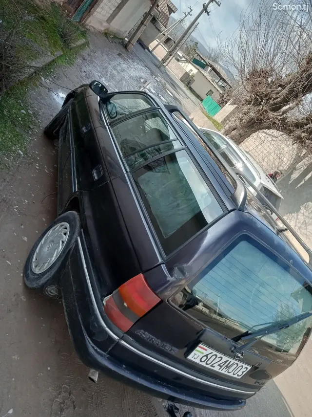 Opel Astra F 1994 · 1.6 MT