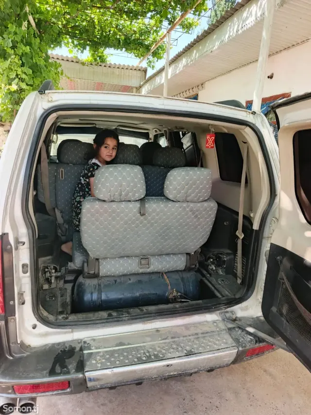 Mitsubishi Montero 2002 · 3.0 AT