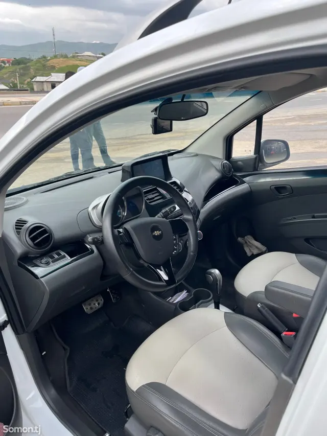 Chevrolet Spark 2015 · 1.3 AT