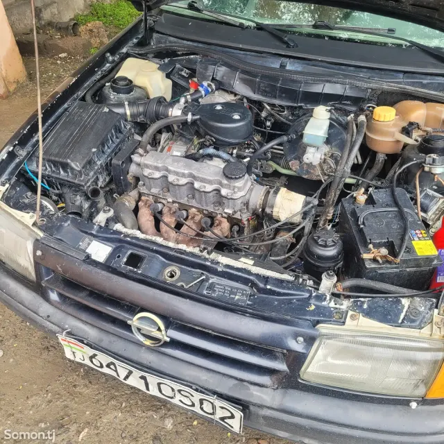 Opel Astra F 1992 · 1.6 MT