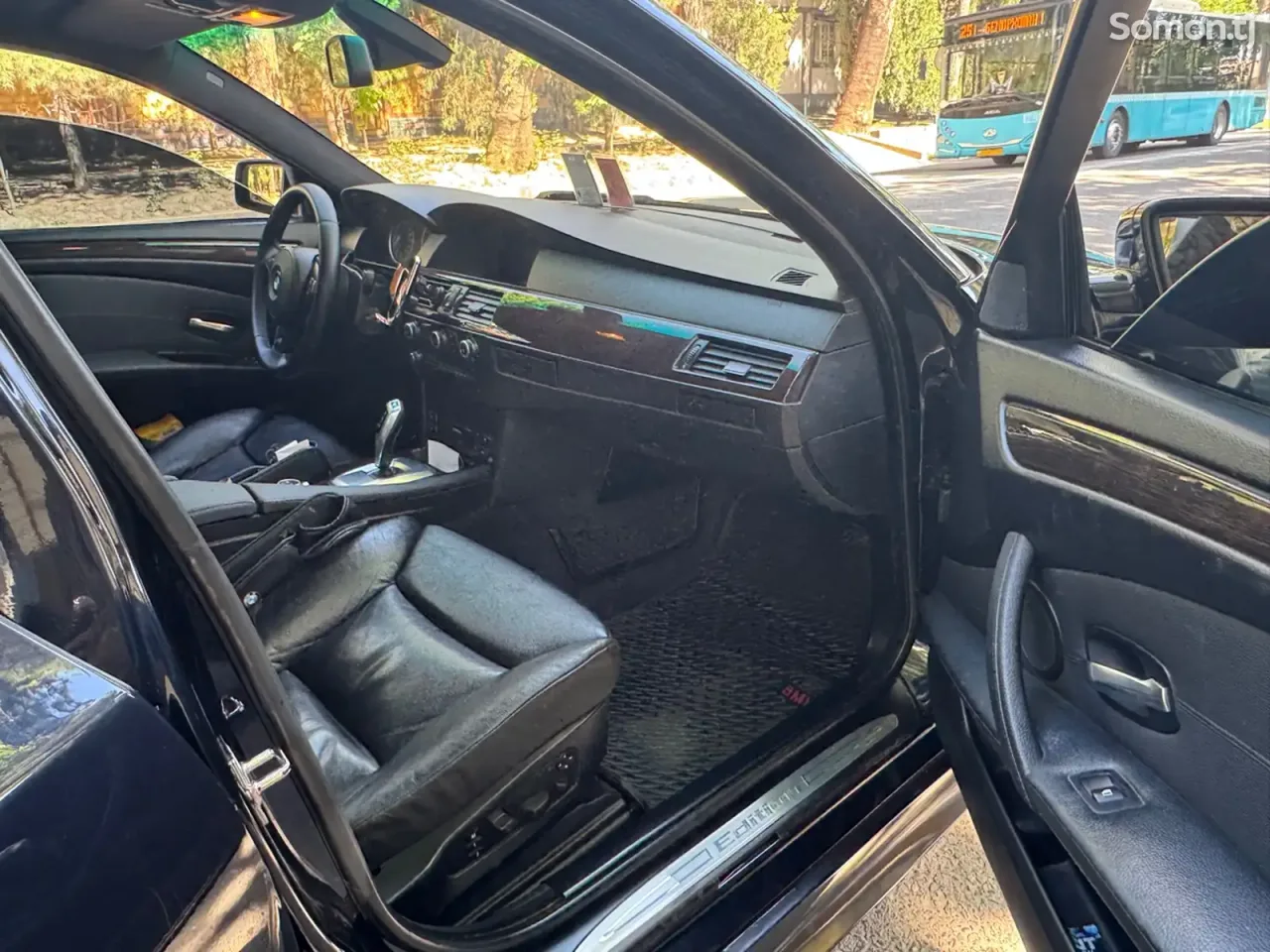 BMW 5 series 2009 · 3.0 AT