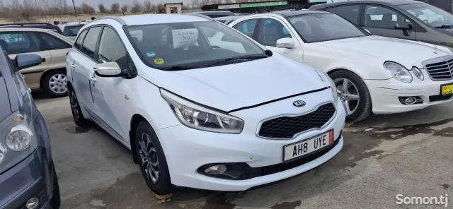 Kia Ceed 2014 · 1.6 MT