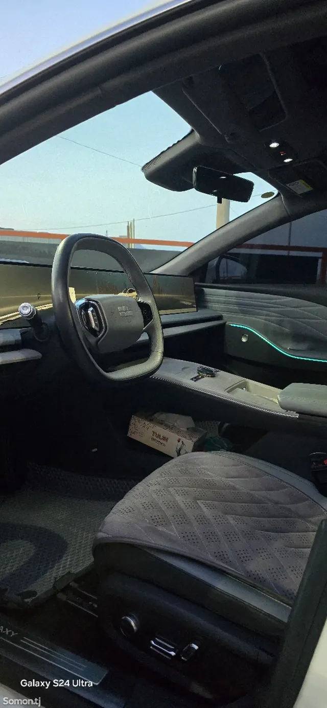 Geely Galaxy E8 2025 · AT