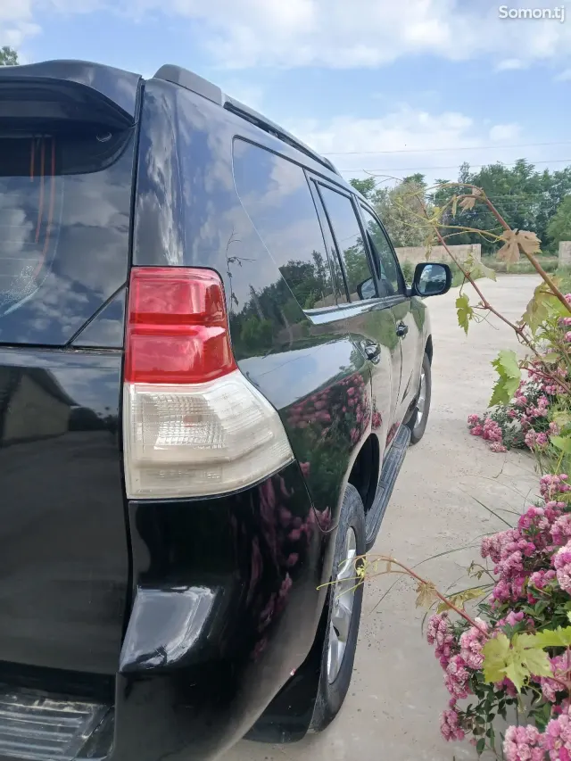 Toyota Land Cruiser Prado 2012 · 2.7 AT