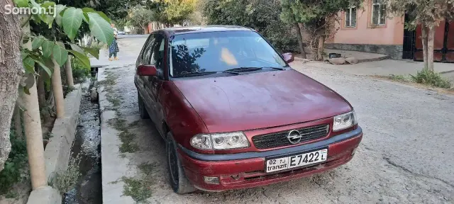 Opel Astra F 1995 · 1.6 MT