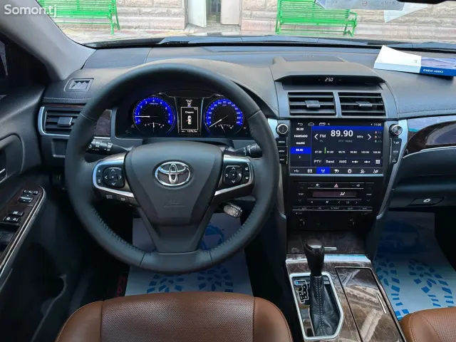 Toyota Camry 2017 · 2.5 AT
