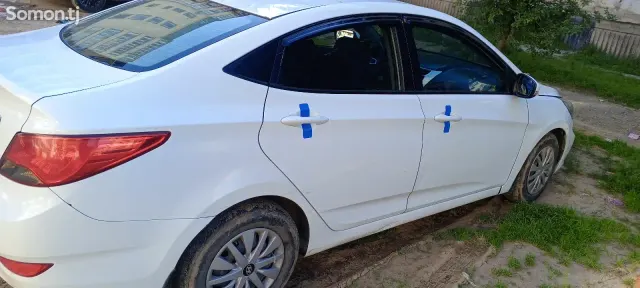 Hyundai Accent 2015 · 1.8 AT