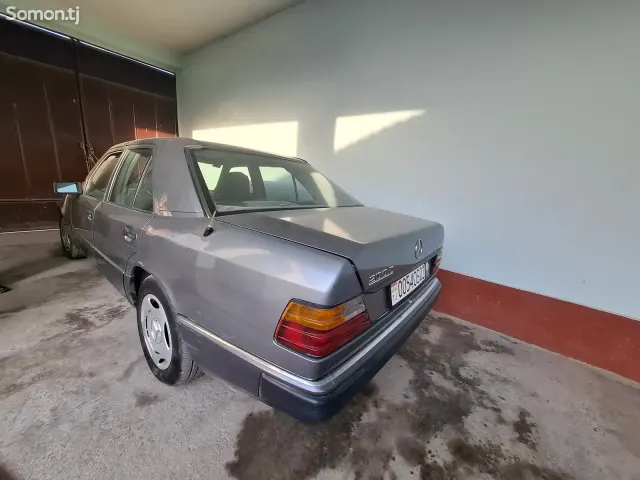Mercedes-Benz C class 1992 · 2.0 MT