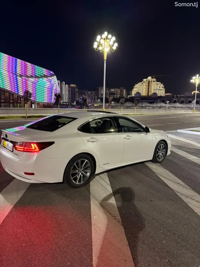 Lexus ES series 2017 · 2.5 AT