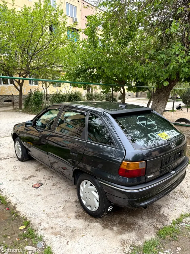 Opel Astra F 1994 · 1.6 MT