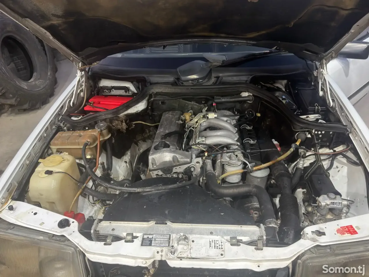 Mercedes-Benz W124 1988 · 2.0 MT