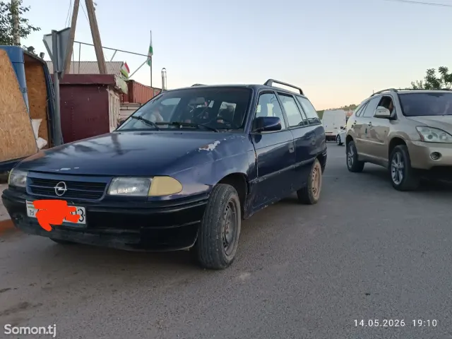 Opel Astra F 1993 · 1.6 MT