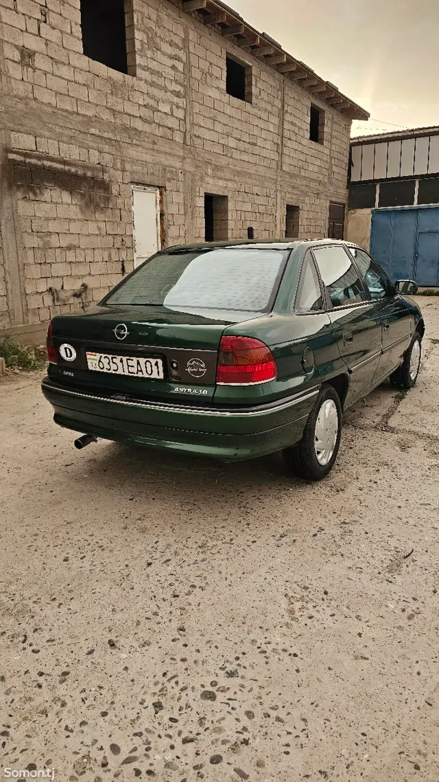 Opel Astra F 1996 · 1.6 MT
