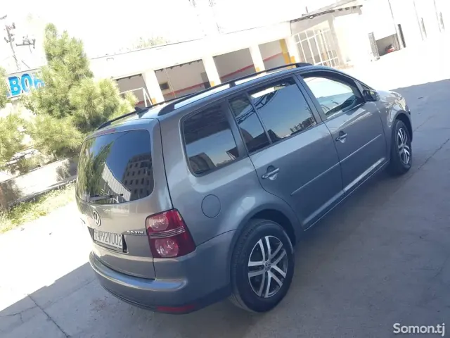 Volkswagen Touran 2007 · 2.0 MT