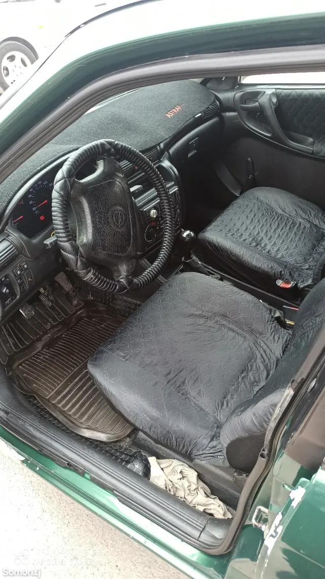 Opel Astra F 1997 · 1.6 MT