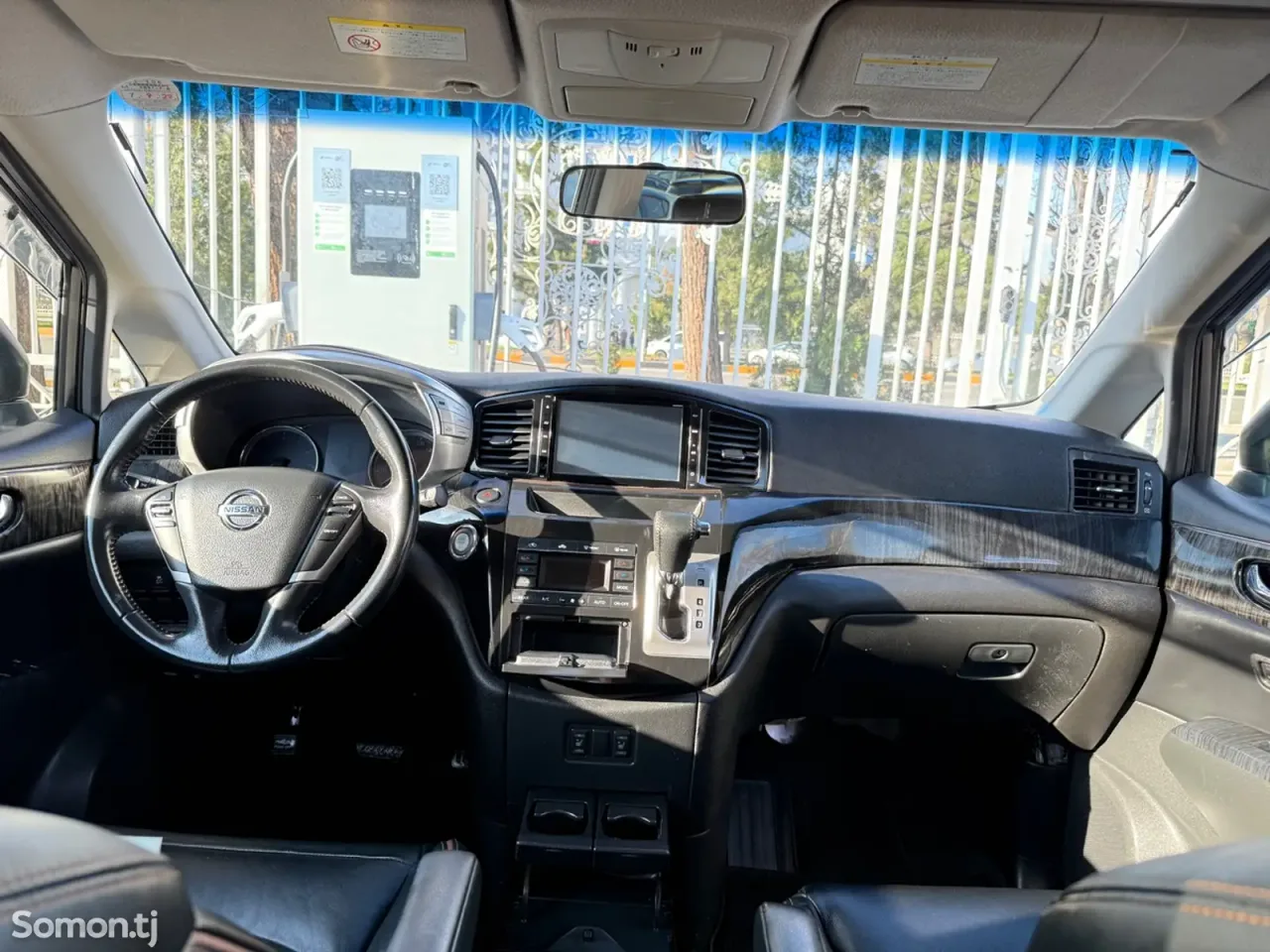 Nissan Elgrand 2014 · 2.5 AT