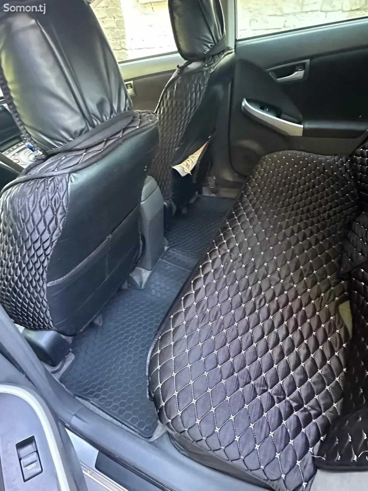 Toyota Prius 2010 · 1.8 AT