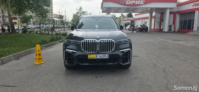 BMW X7 2022 · 4.0 AT
