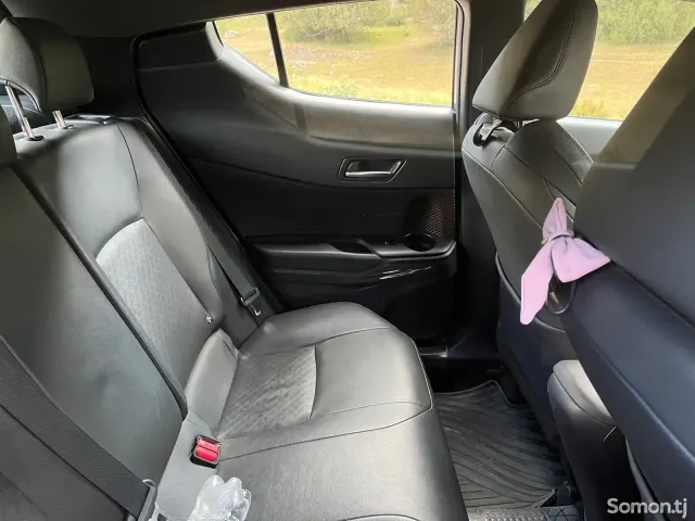 Toyota C-HR 2017 · 1.2 AT