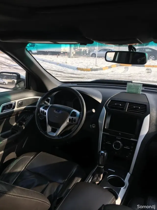 Ford Explorer 2015 · 3.5 AT