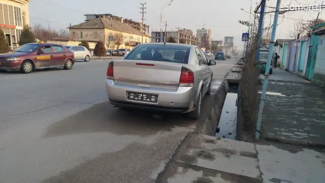 Opel Vectra C 2003 · 2.2 MT