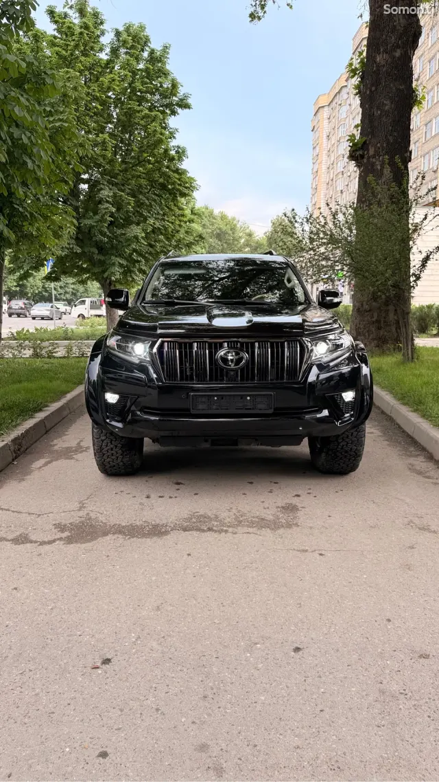 Toyota Land Cruiser Prado 2022 · 2.8 AT