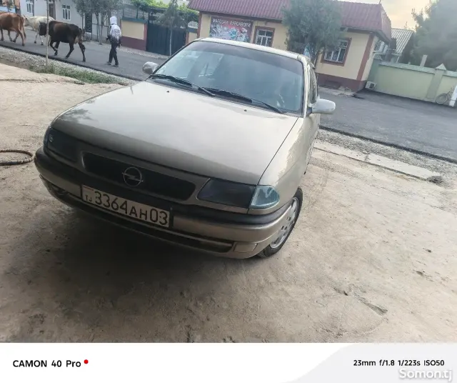 Opel Astra F 1995 · 1.6 MT