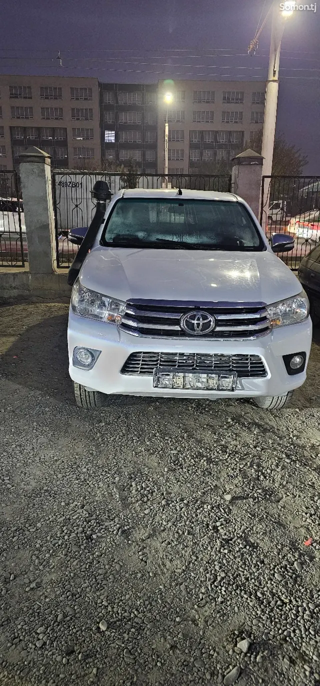 Toyota Hilux 2016 · 2.7 MT