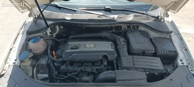 Volkswagen Passat 2010 · 2.0 AT