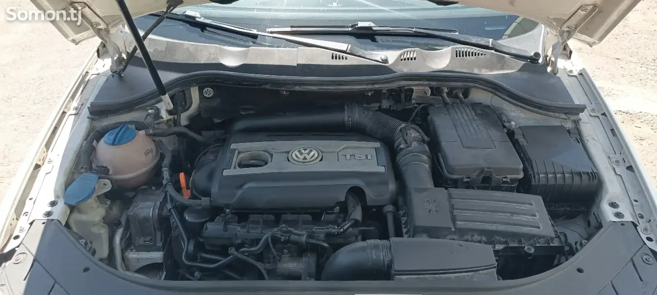 Volkswagen Passat 2010 · 2.0 AT